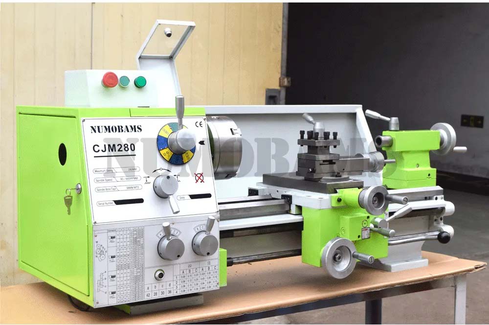 Загальний вигляд токарно-гвинторізного верстата Numobams SJM280 Numobams SJM280 Загальний вигляд токарно-гвинторізного верстата